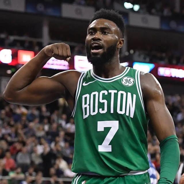 反而以背身 反而以背身